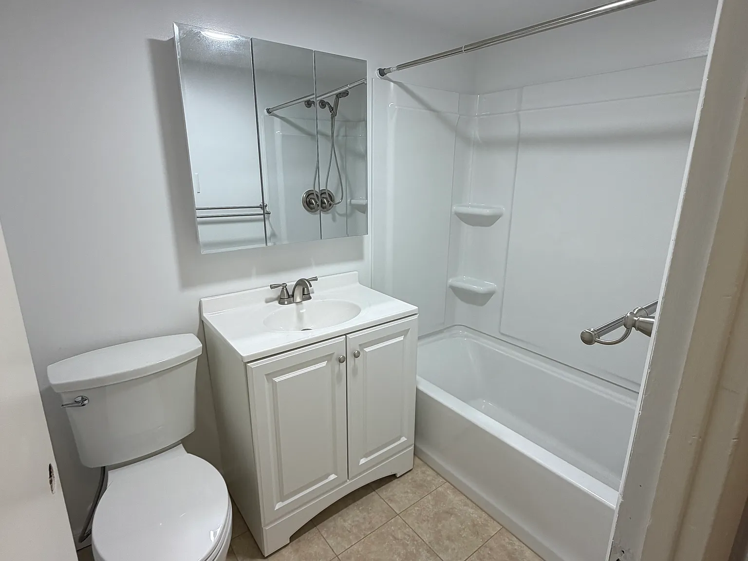 2 bed, 1200 sqft, $1,600 — Photo 2