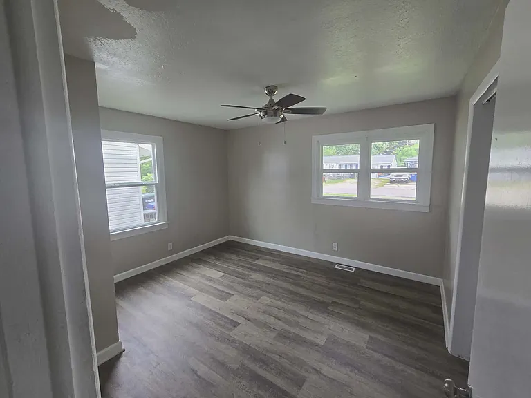2118 N Watt Ave — Photo 8