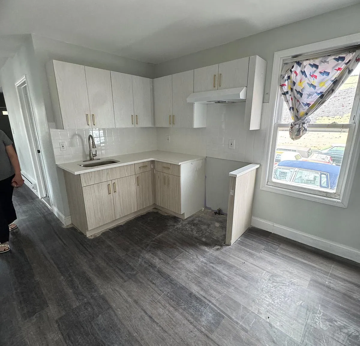 3 bed, 950 sqft, $2,450 — Photo 2
