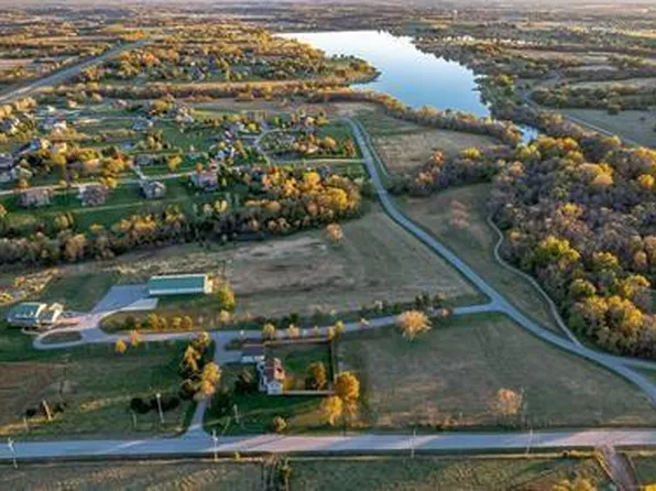 3 E Lake Miola Dr, Paola, KS 66071