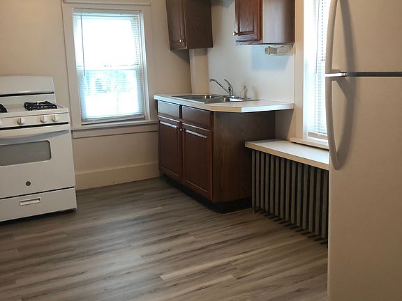 4th image of 39 E North St Unit 2