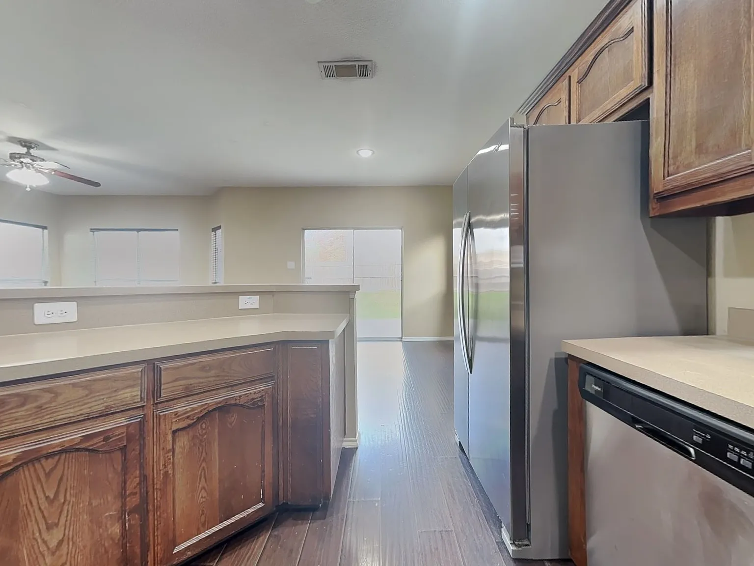 3 bed, 2.5 bath, 1777 sqft, $2,060 — Photo 4