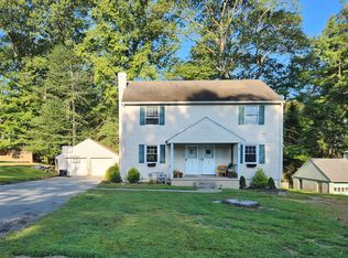 11 Cottage Ln, Upper Saddle River, NJ 07458