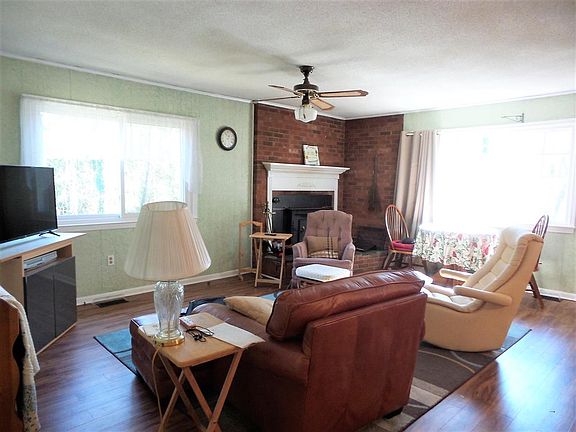 3rd image of 431 Lucerne Dr