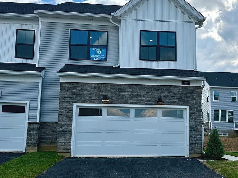 517 Anfield Rd — Photo 2