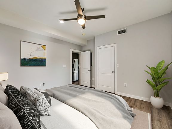 2nd image of 1531 Hickory St APT 105