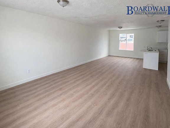 4th image of 328 E Main St #9