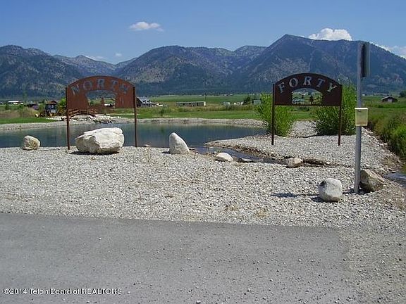 2nd image of N 40th Dr