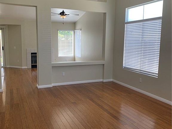 5th image of 2539 N Lancewood Ave