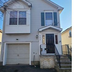666 S 15th St #1, Newark, NJ 07103