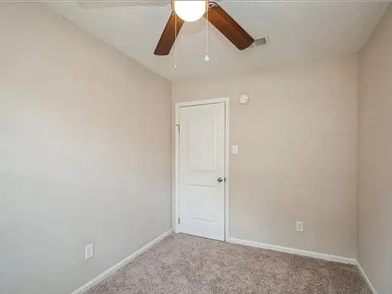 1105 Warren Dr — Photo 13