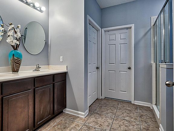 5th image of 13700 Chipperfield Ln