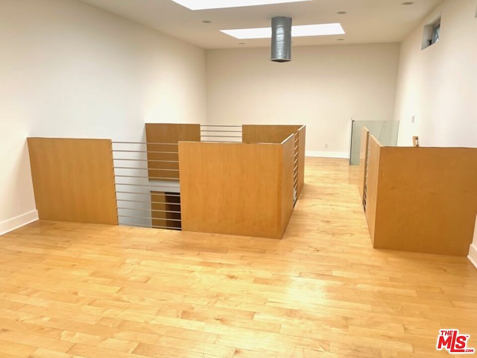 1st image of 555 Rose Ave #7