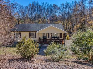104 Woodlake Dr, Goodview, VA 24095