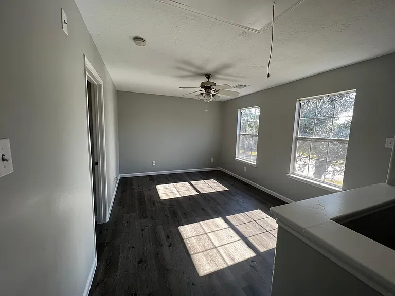 19451 Nasworthy Dr — Photo 27