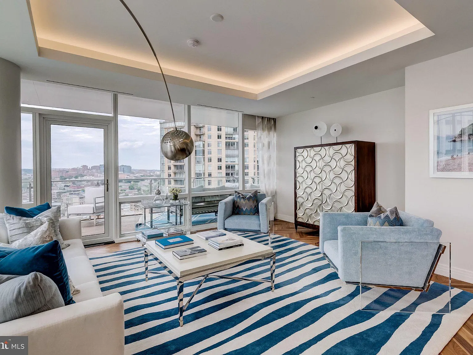 Four Seasons Residences — Photo 2