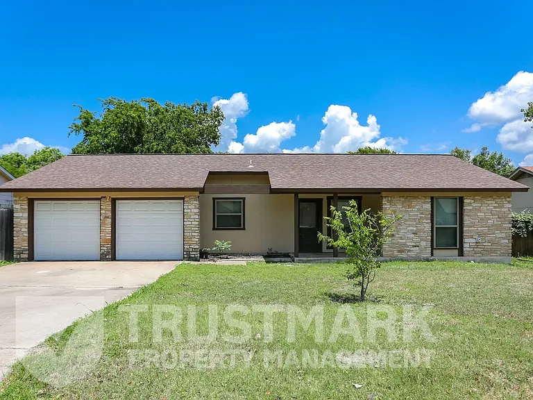 1230 Preswick Cir — Photo 1