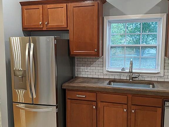 4th image of 601 N Water St