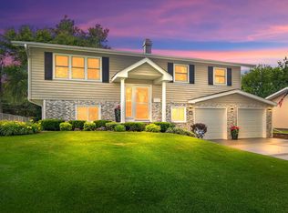 430 Amherst Ln, Hoffman Estates, IL 60169