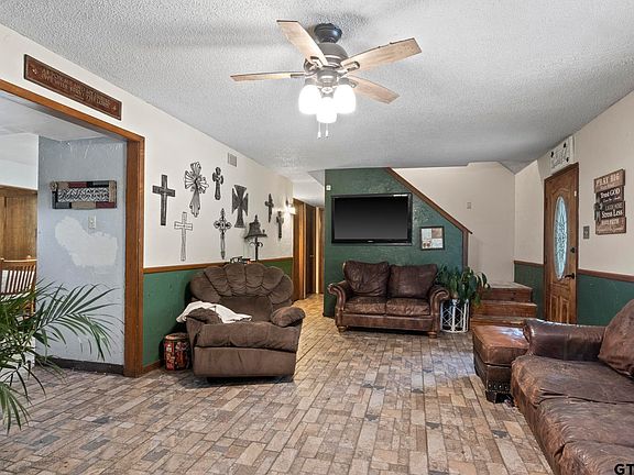5th image of 504 E 3rd St