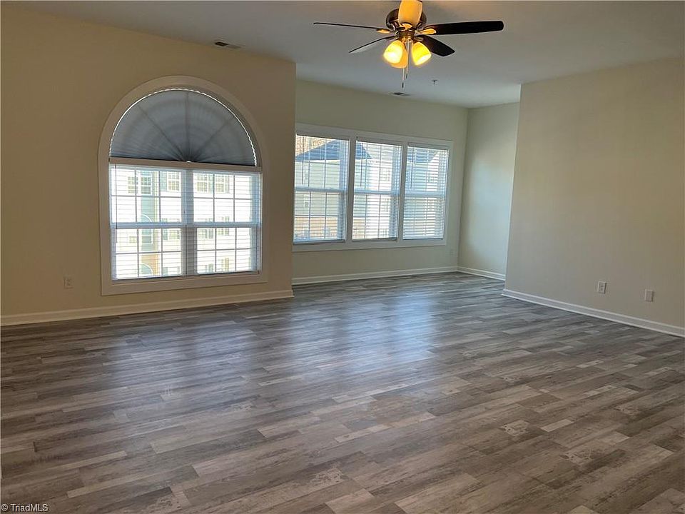 1st image of 2607 Pennoak Way #J
