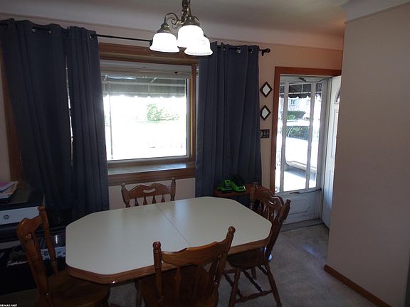 5th image of 28204 Gladstone St