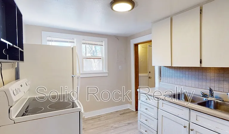 222 E Harrison St — Photo 3
