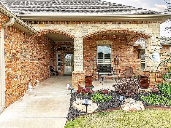 3rd image of 10904 Meadowlake Farms Dr