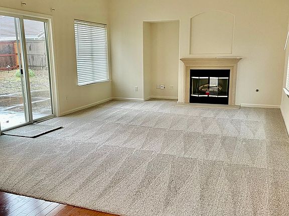 3rd image of 1607 Salizar Way
