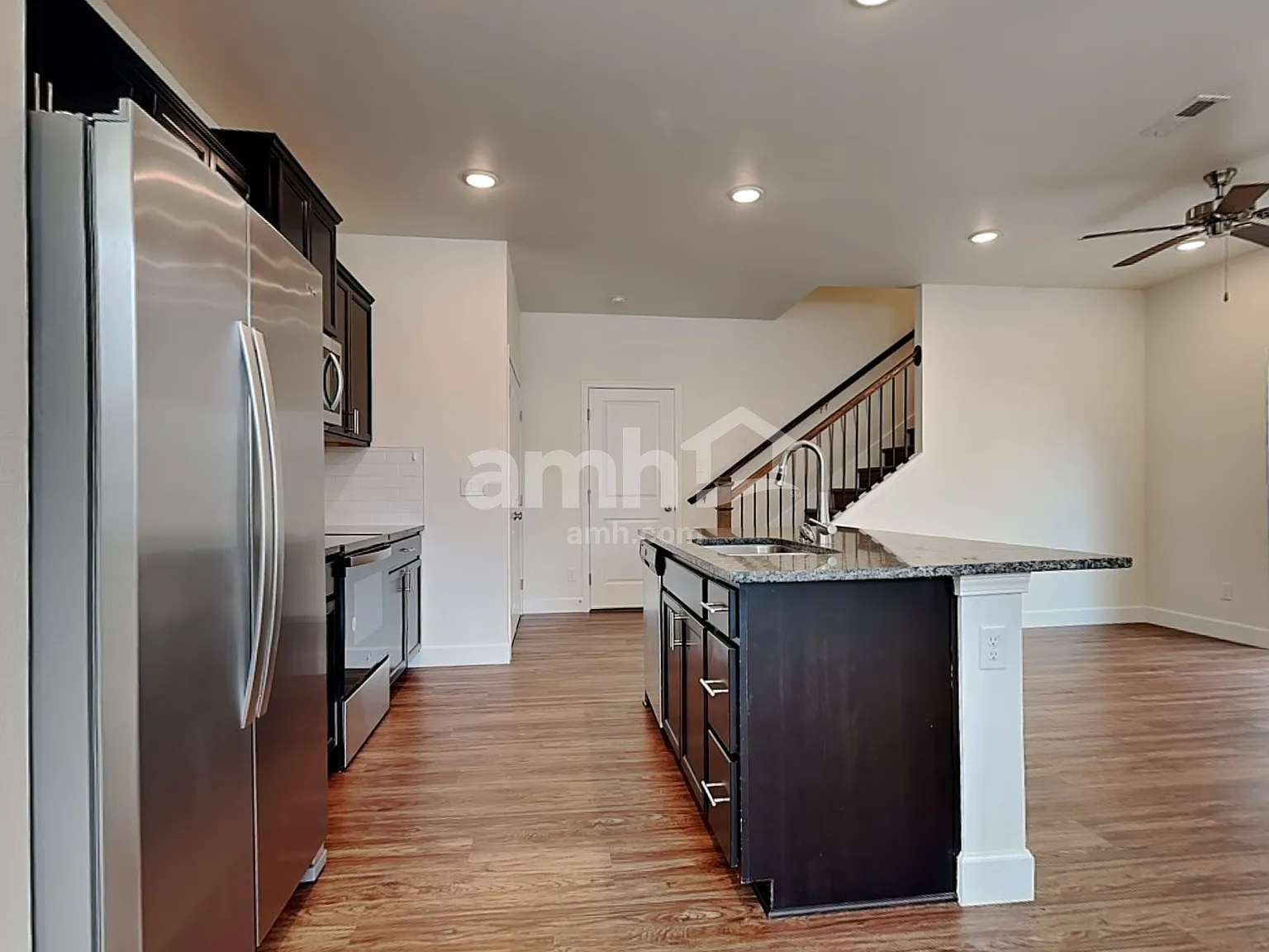 4 bed, 3.5 bath, 1874 sqft, $3,325 — Photo 4