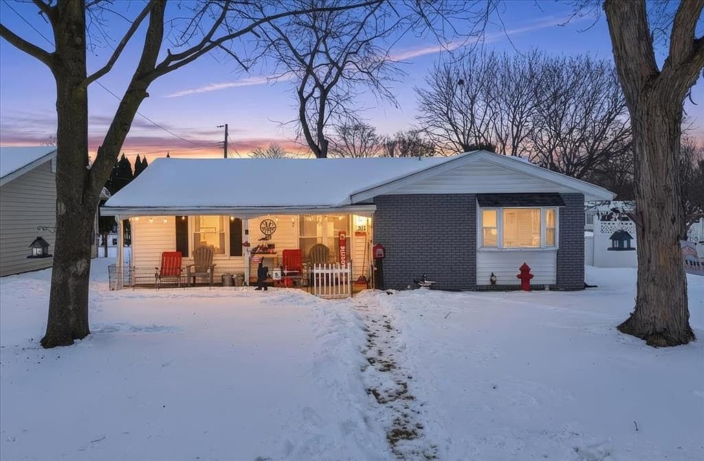 Listing photo 1 for 80 Essex Rd