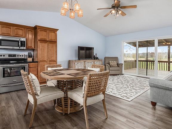 5th image of 760 Country Club Dr