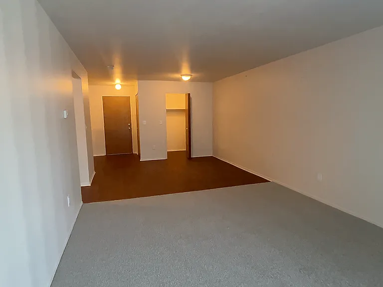 Lakeside Village Apartments — Photo 101