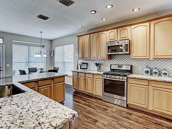 3rd image of 8115 Cross Trail Dr