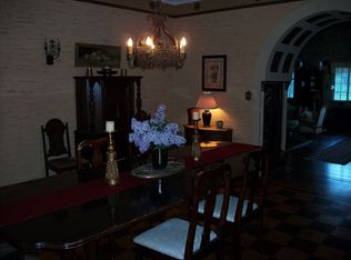 805 Demong Dr, Syracuse, NY 13214