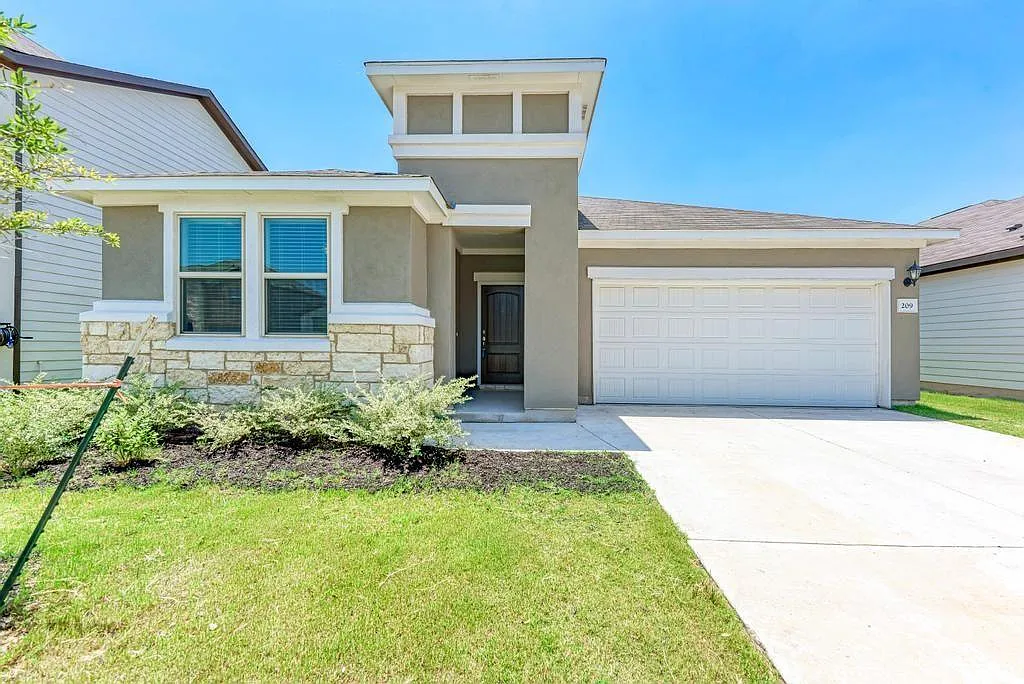 4 bed, 2.5 bath, 2210 sqft, $2,250 — Photo 1