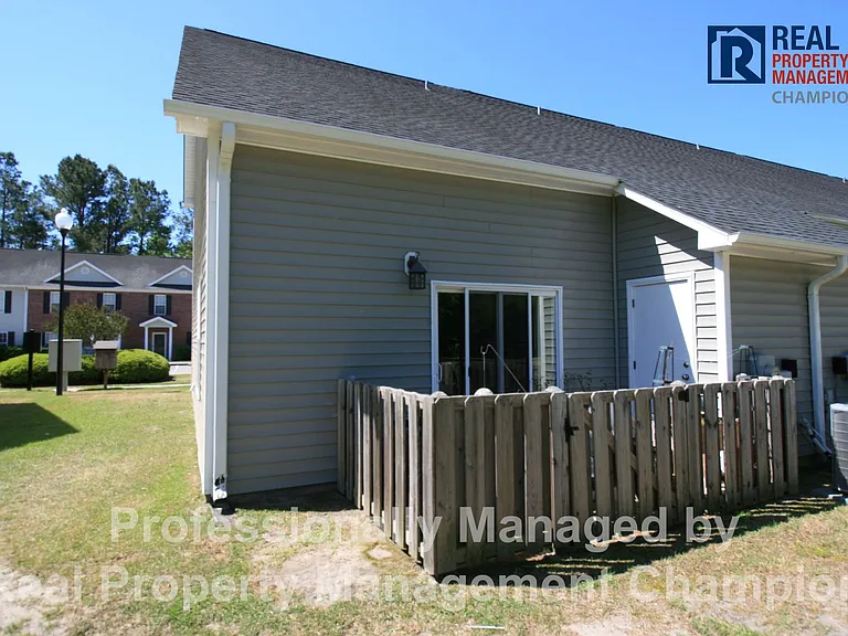148 Lincoln Place Cir — Photo 18