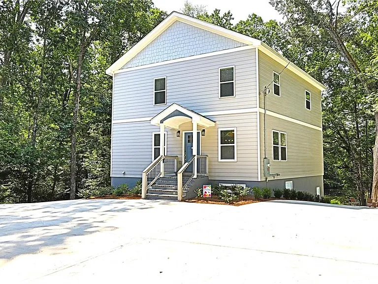 2125 Clay Rd — Photo 2