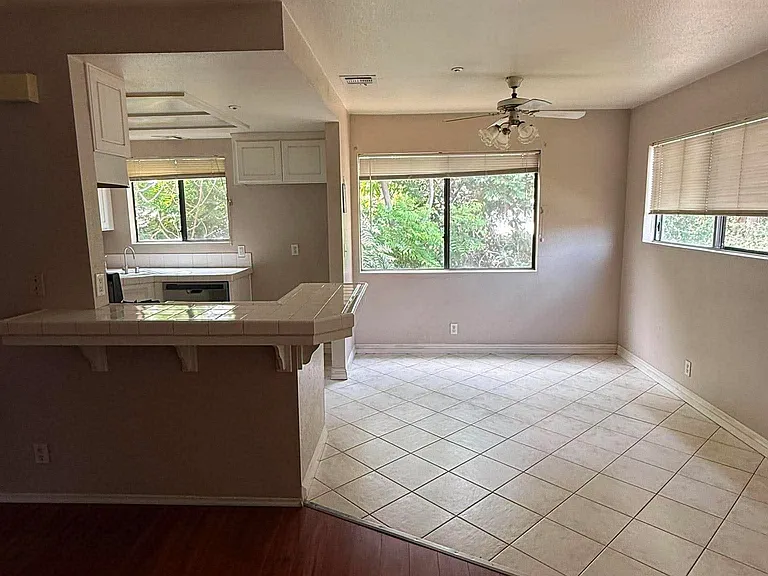 607 E Phillips Blvd — Photo 11
