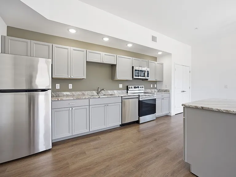 100 N Dewey St — Photo 2