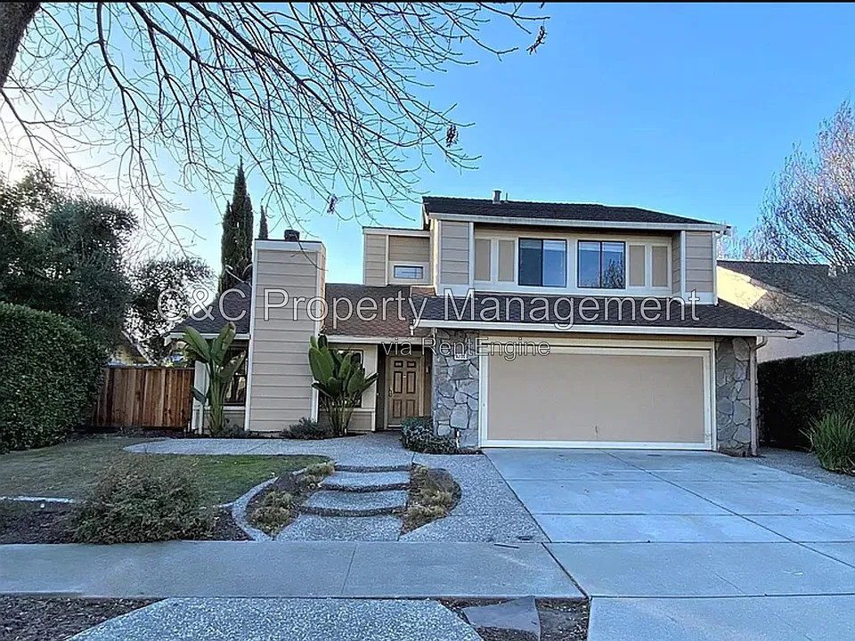 9235 Solana Dr
