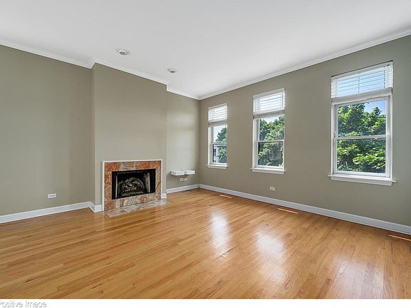 3rd image of 4315 N Kenmore Ave APT 3S
