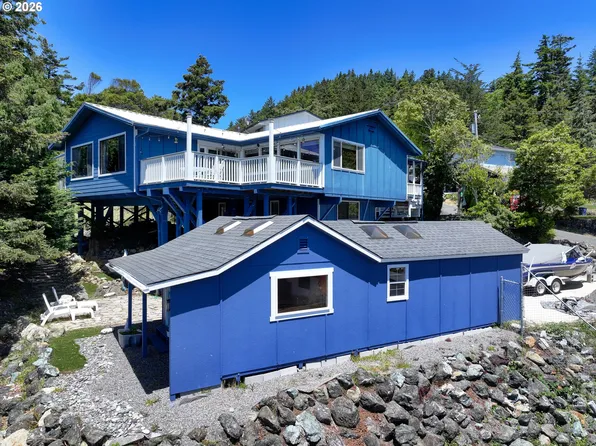 29790 Hound Dog Rd, Gold Beach, OR 97444