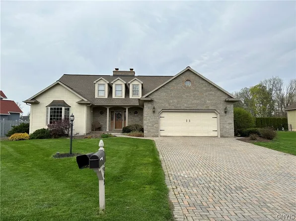 4942 Harvest Ln, Liverpool, NY 13088
