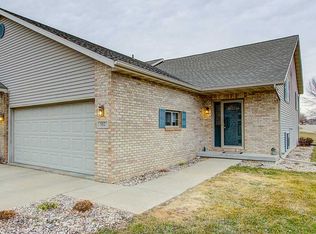 352 Country Clover Dr, Deforest, WI 53532