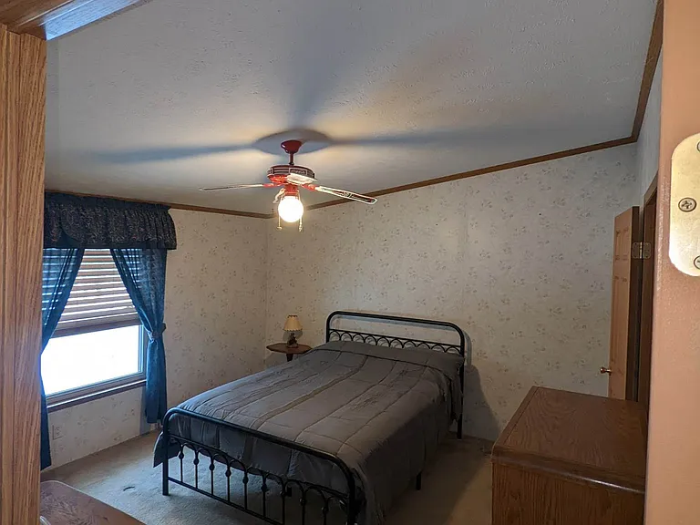 3148 Halcyon Dell Rd — Photo 2
