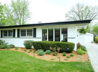 3806 Bluebird Ln, Rolling Meadows, IL 60008