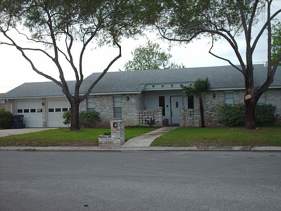 2nd image of 402 W Tanglewood Dr