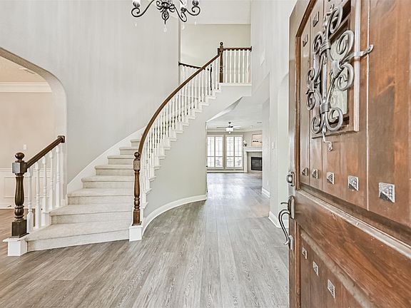 2nd image of 3407 Scenic Elm St