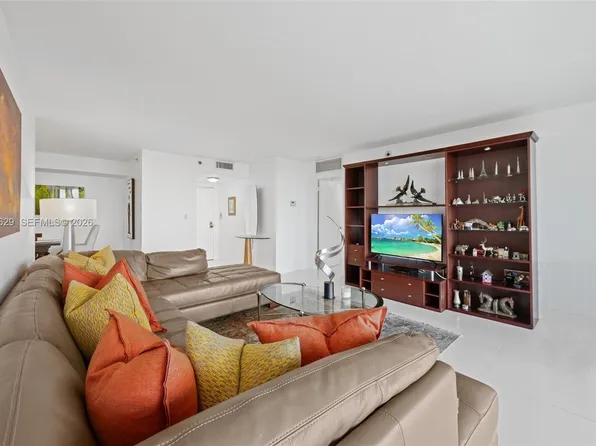 2000 Towerside Ter, Miami, FL